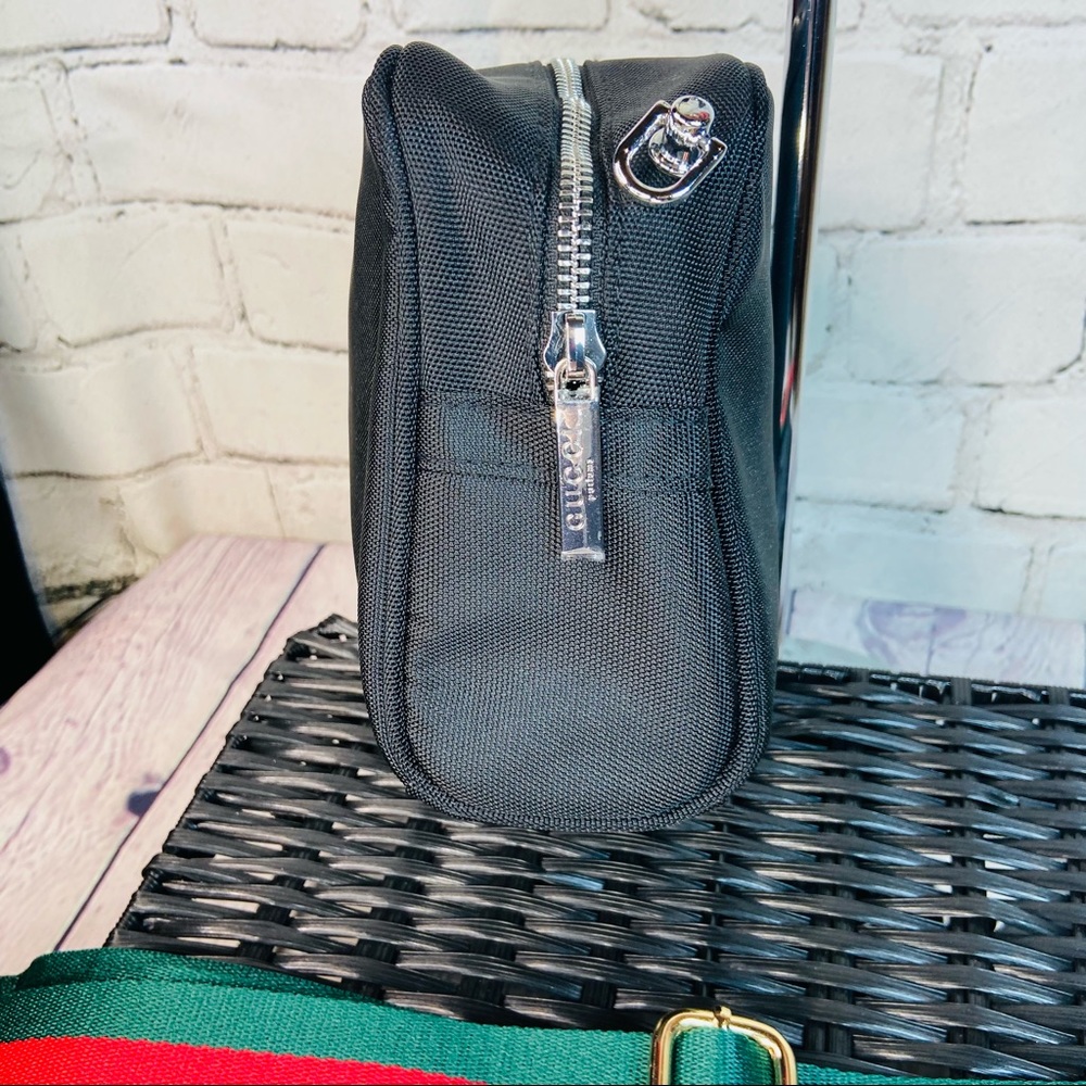 GUCCI crossbody bag from the beauty line with thick crossbody strap - Picture 4 of 12